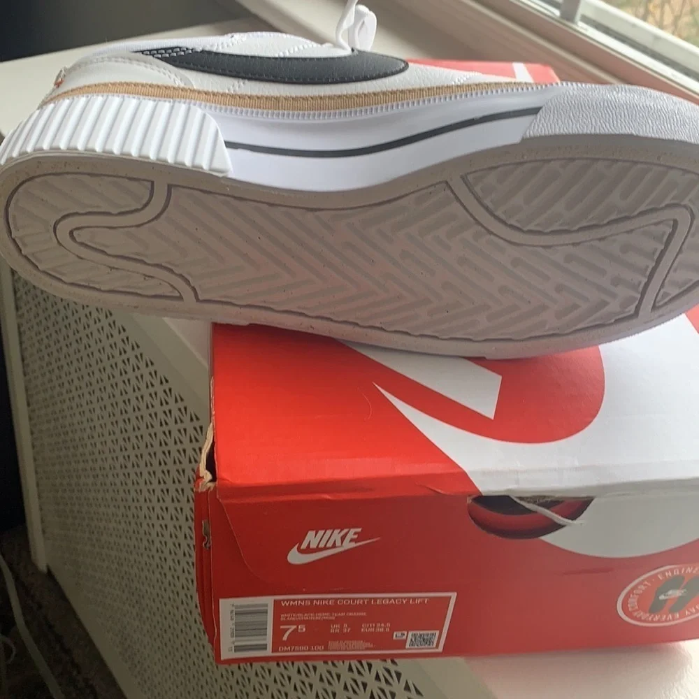 COPY - Nike - Picture 3 of 6